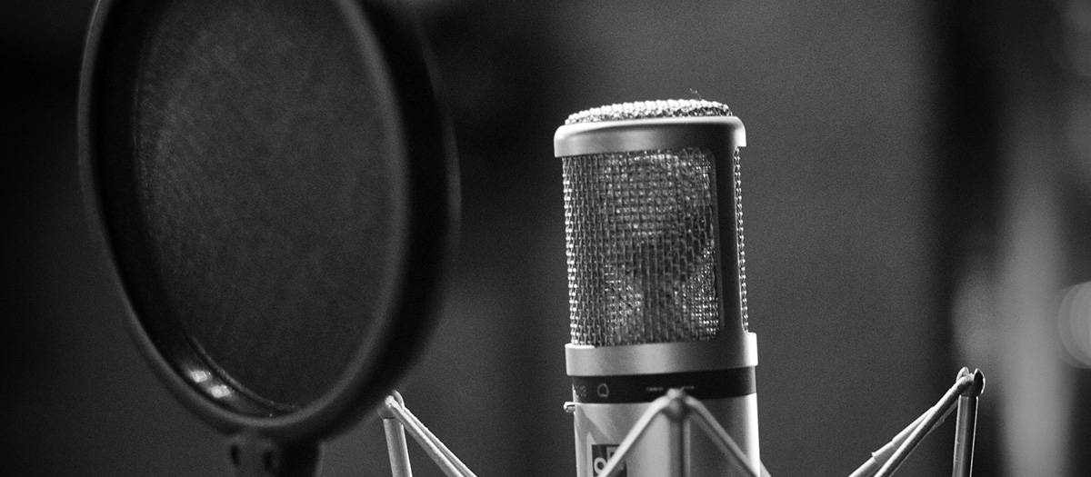 What to Ask Yourself before Hiring Voice Actors Online