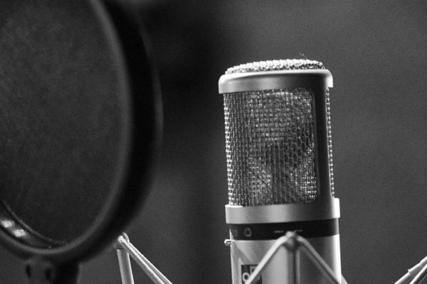 What to Ask Yourself before Hiring Voice Actors Online